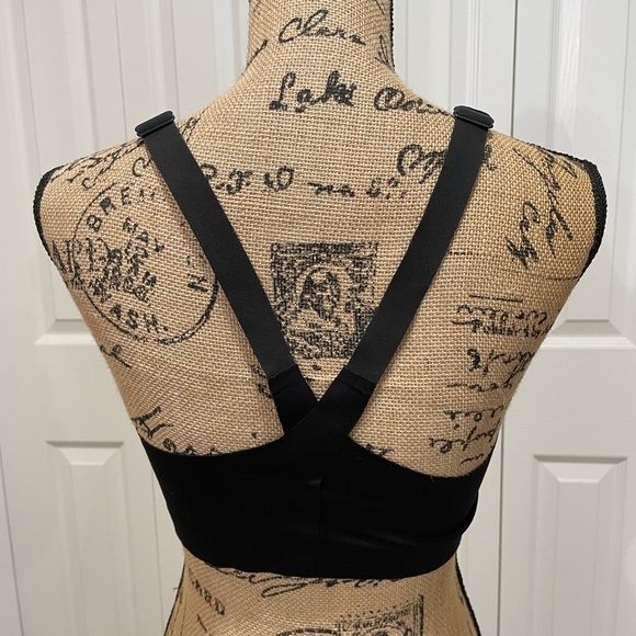 Victoria’s Secret Lot of 2 Bras - Black and Tan - Size 34D - Picture 7 of 14